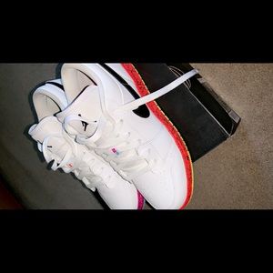 Youth nikes , multicolored , size 6